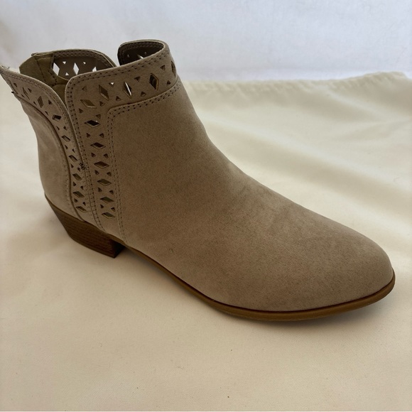 INDIGO RD Cadelen Taupe Perforated Fabric Block Heel Ankle Boots Zip NIB Sz 8 M - Picture 7 of 16